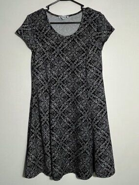 Wilde Black and White Dress Size Large